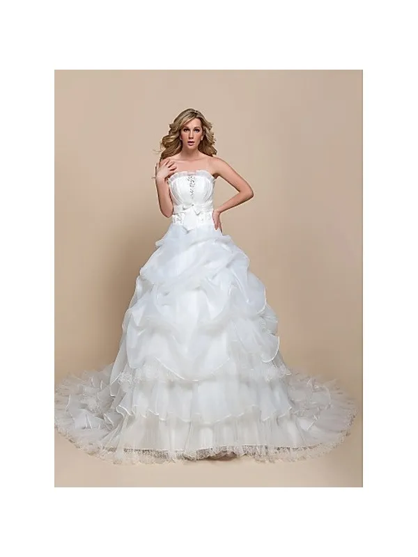 Abito da sposa con gonna a meringa vaporosa stile barbie