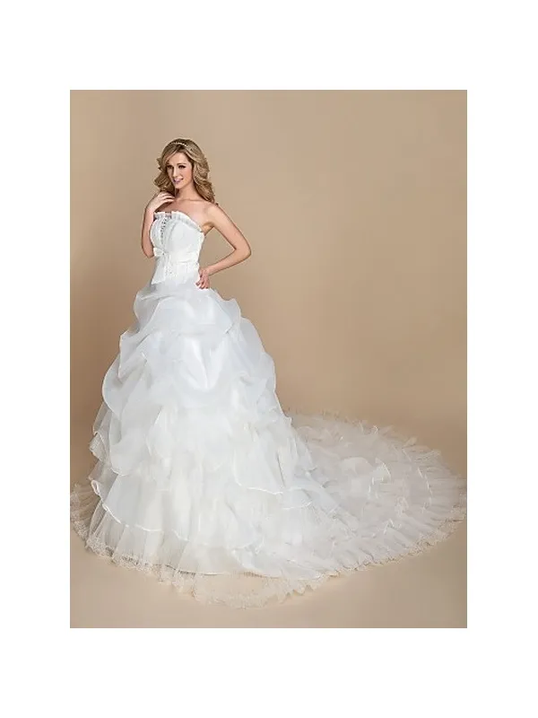 Abito da sposa con gonna a meringa vaporosa stile barbie