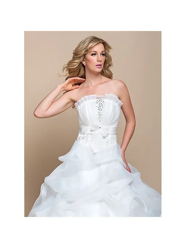 Abito da sposa con gonna a meringa vaporosa stile barbie