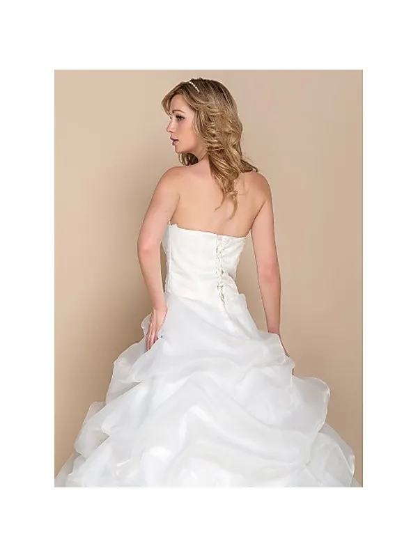 Abito da sposa con gonna a meringa vaporosa stile barbie