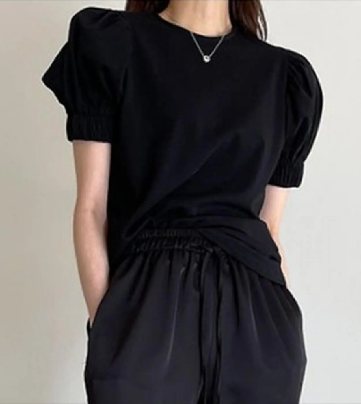 Camicia estiva a maniche corte a sbuffo alla moda Camicette in cotone bianco con scollo a V femminile Camicette da donna allenta