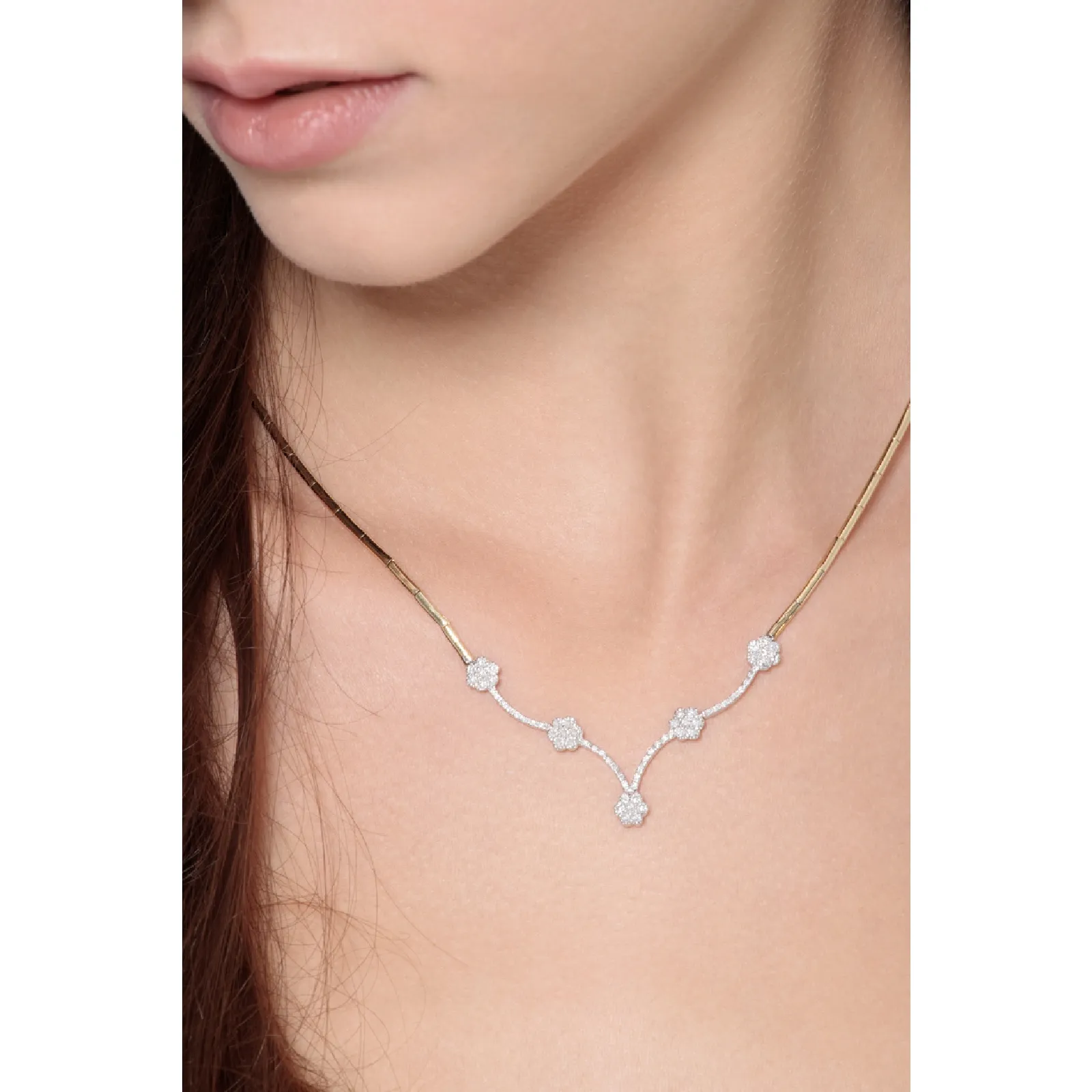 Collana semirigida in oro bianco e giallo 18k con diamanti.