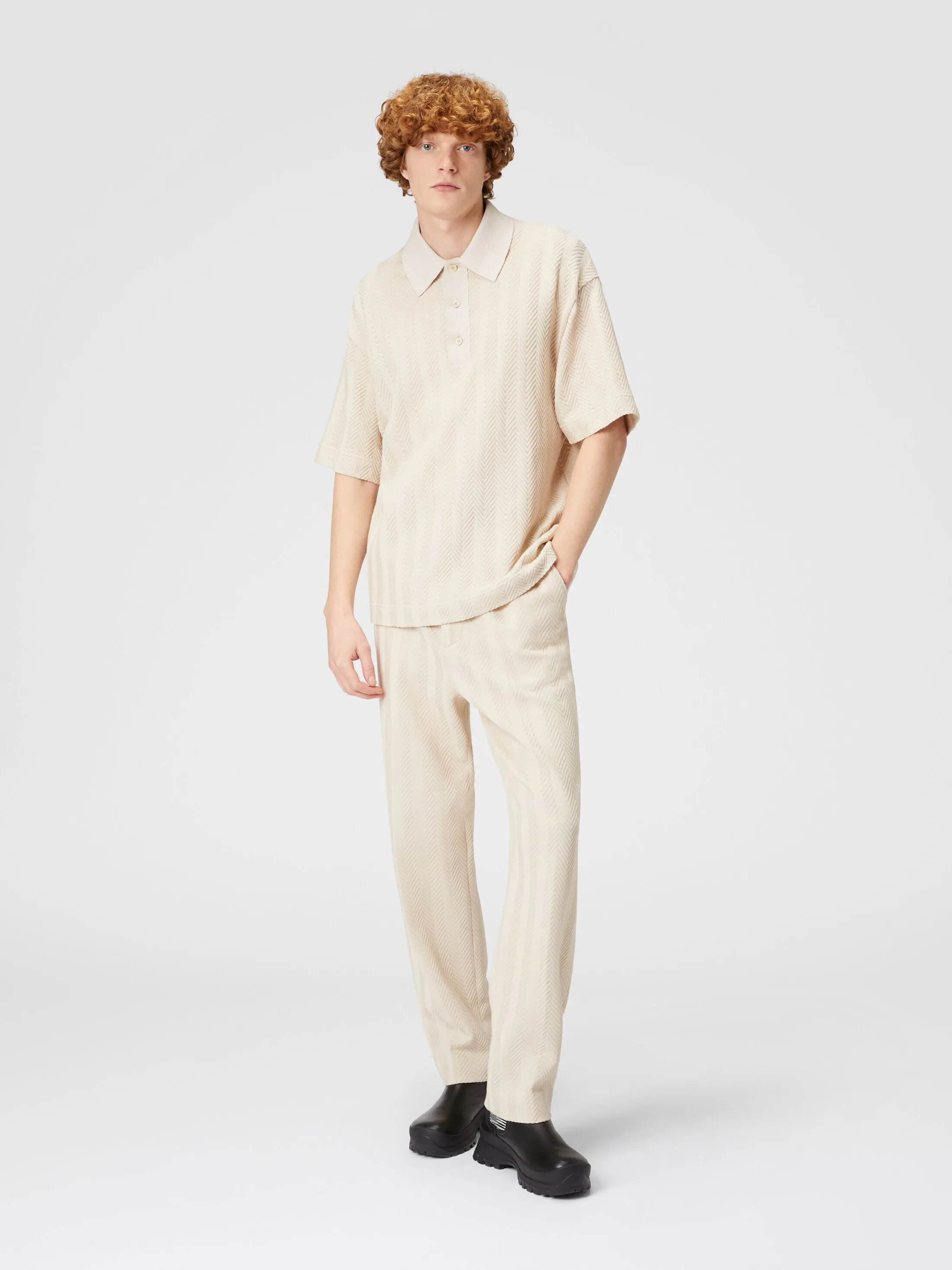 Polo in maglia boxy fit con chevron tono su tono