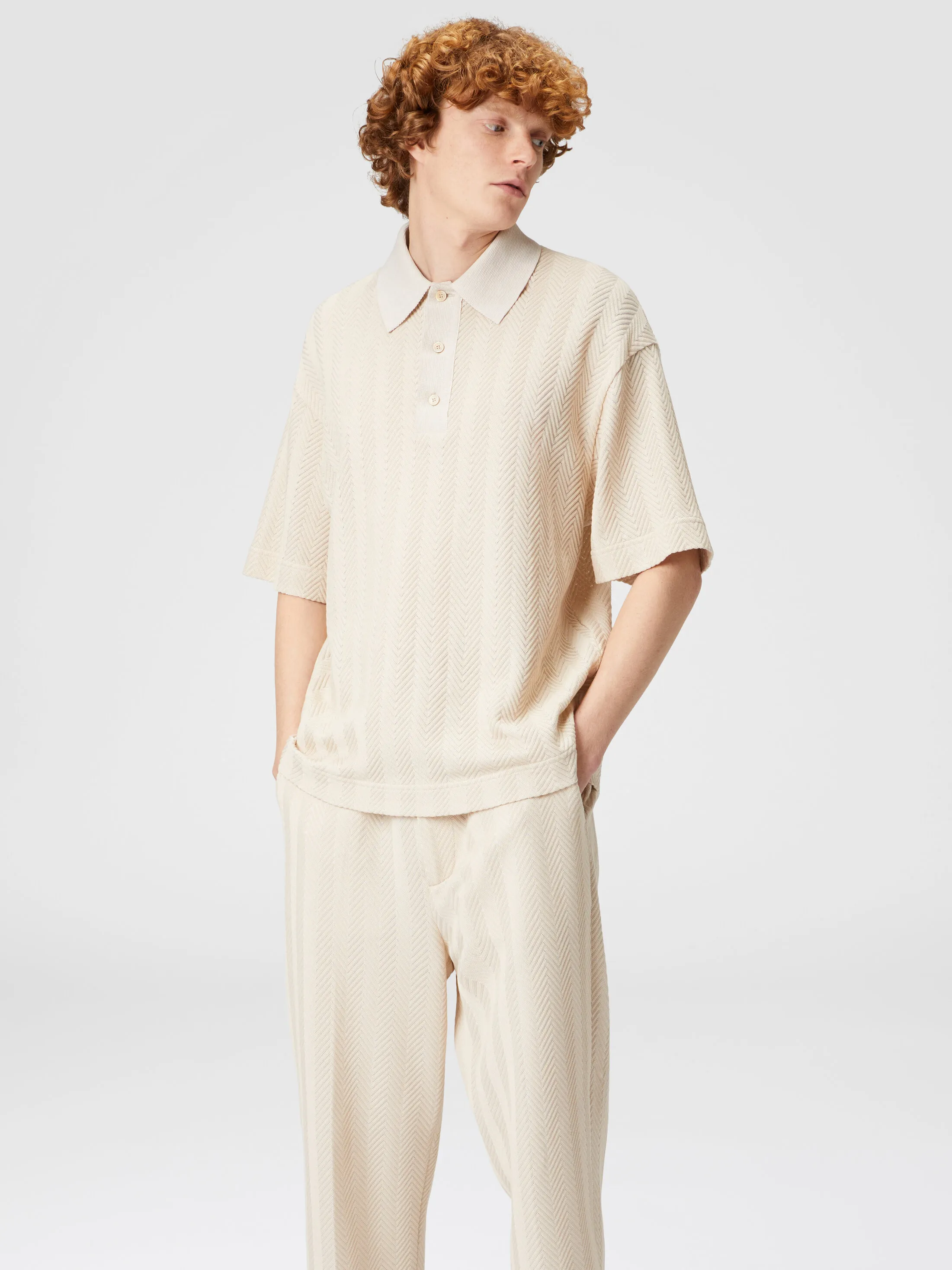 Polo in maglia boxy fit con chevron tono su tono