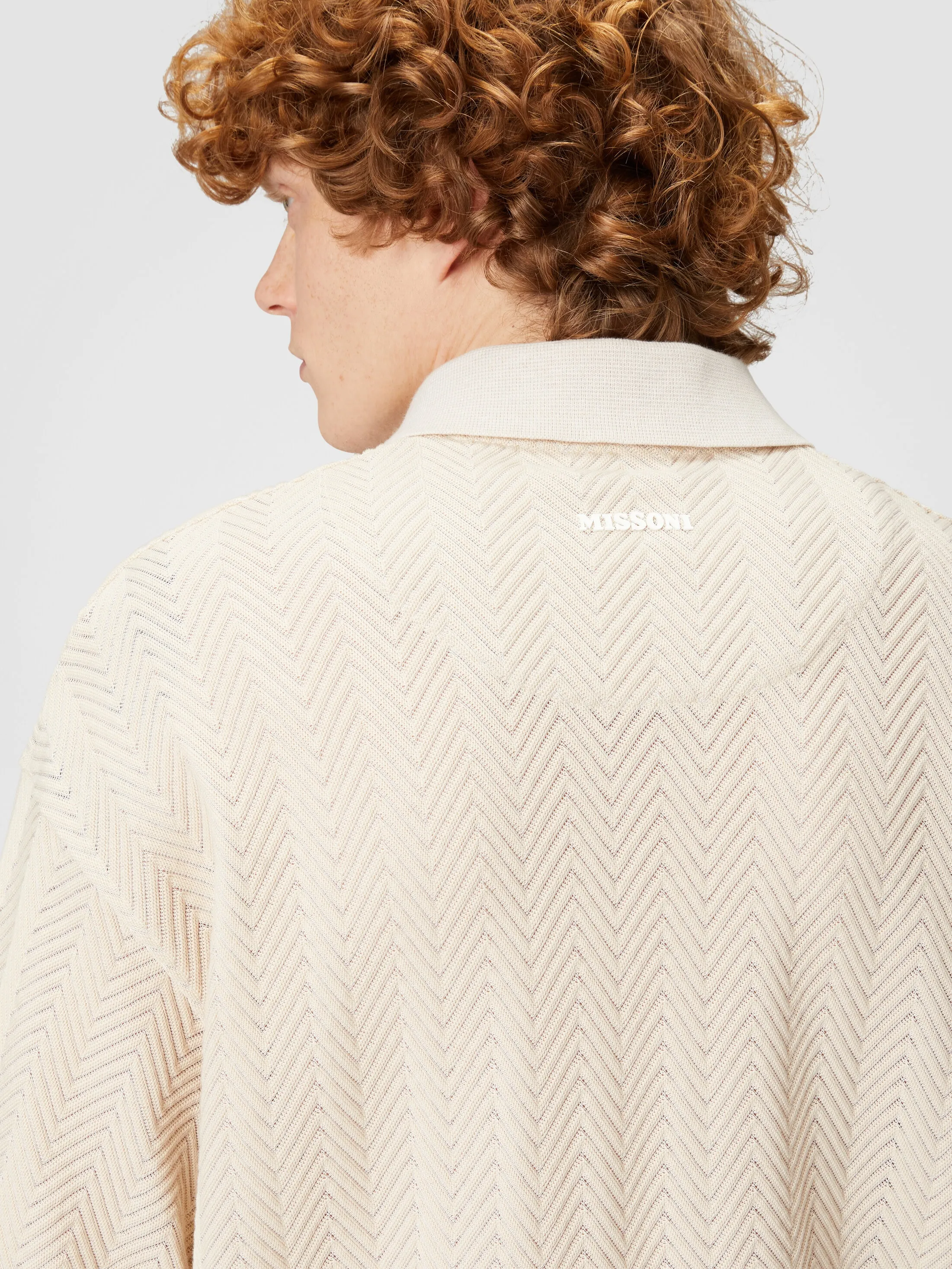 Polo in maglia boxy fit con chevron tono su tono