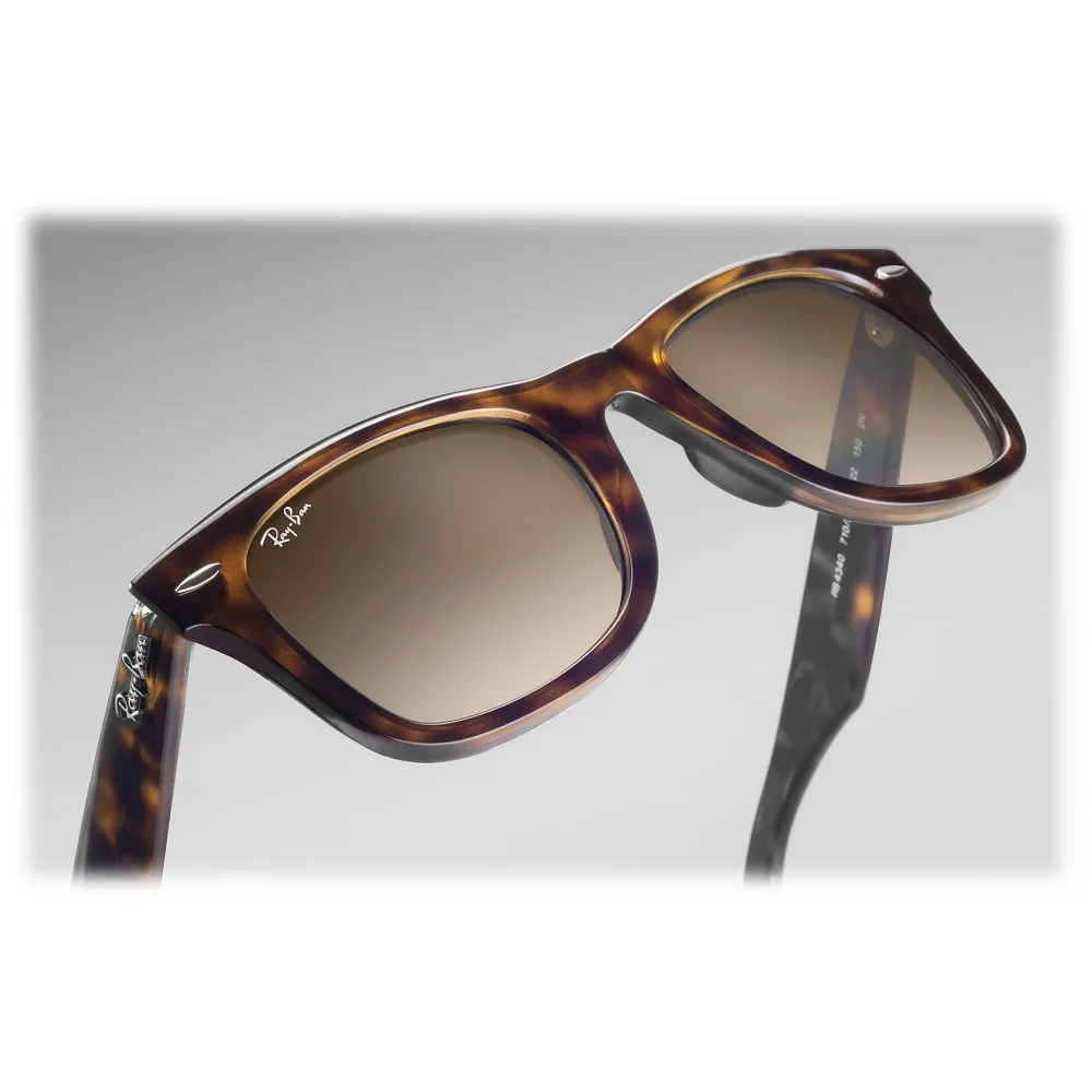Ray-Ban - RB4340 710/51 - Original Wayfarer Ease - Tartaruga - Lente Marrone Chiaro Sfumata - Occhiali da Sole - Ray-Ban Eyewear