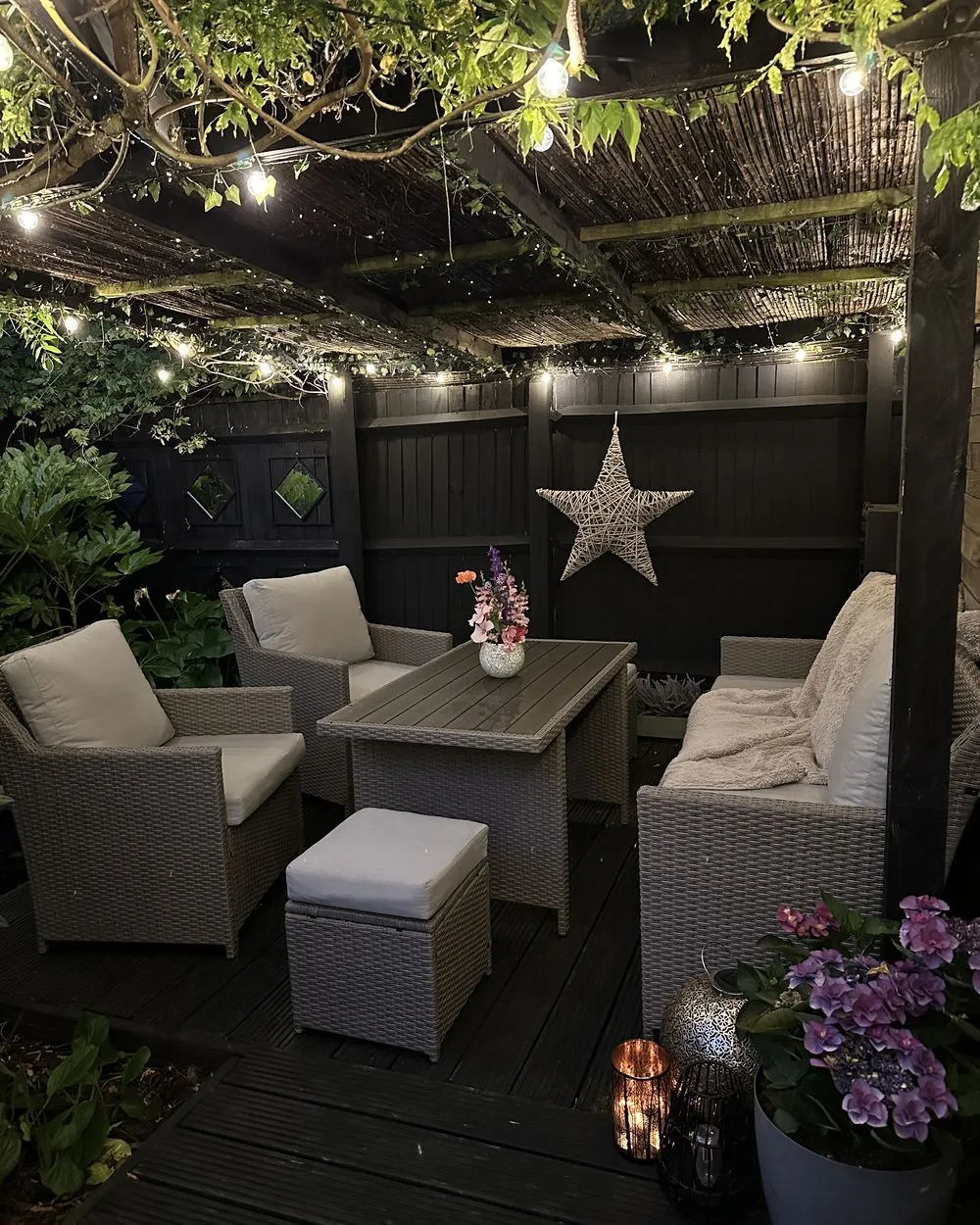 Set salotto da giardino con tavolo e pouf 5 posti FONTI con cuscini Tortora