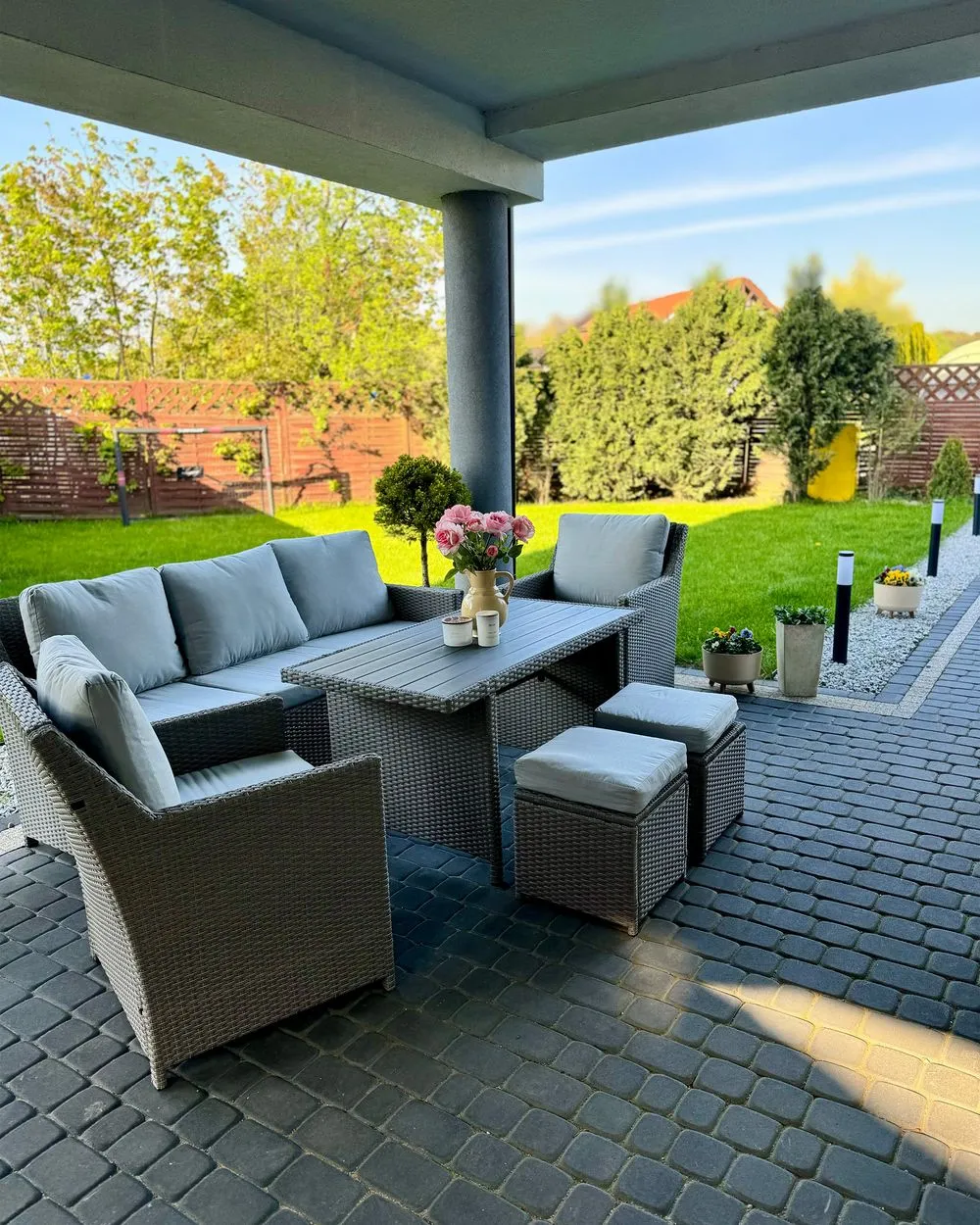 Set salotto da giardino con tavolo e pouf 5 posti FONTI con cuscini Tortora