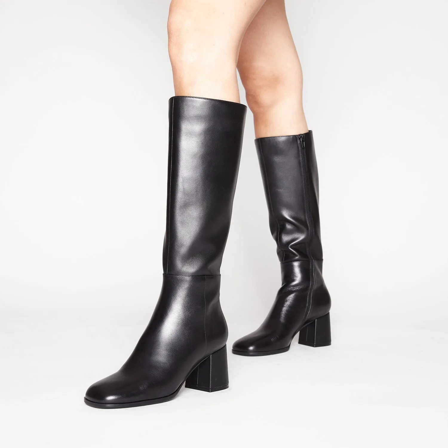     STIVALE GENEVA IN PELLE CON TACCO COLORE NERO  