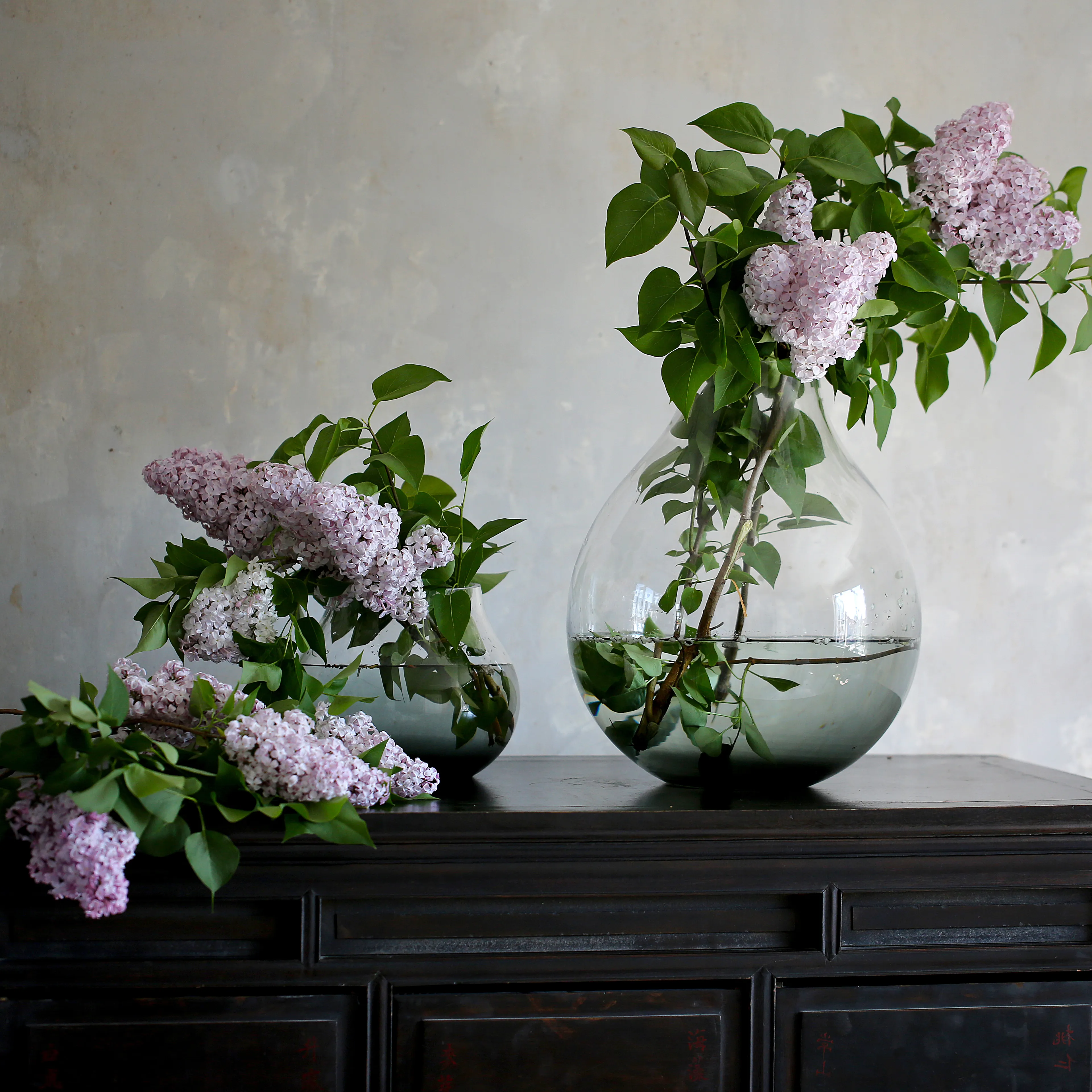 Vaso Flower nr. 24.jn{font-size:18px}Smoked grey